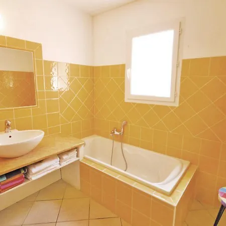 Holiday Bld. Florentin Brigaud סן-מקסים